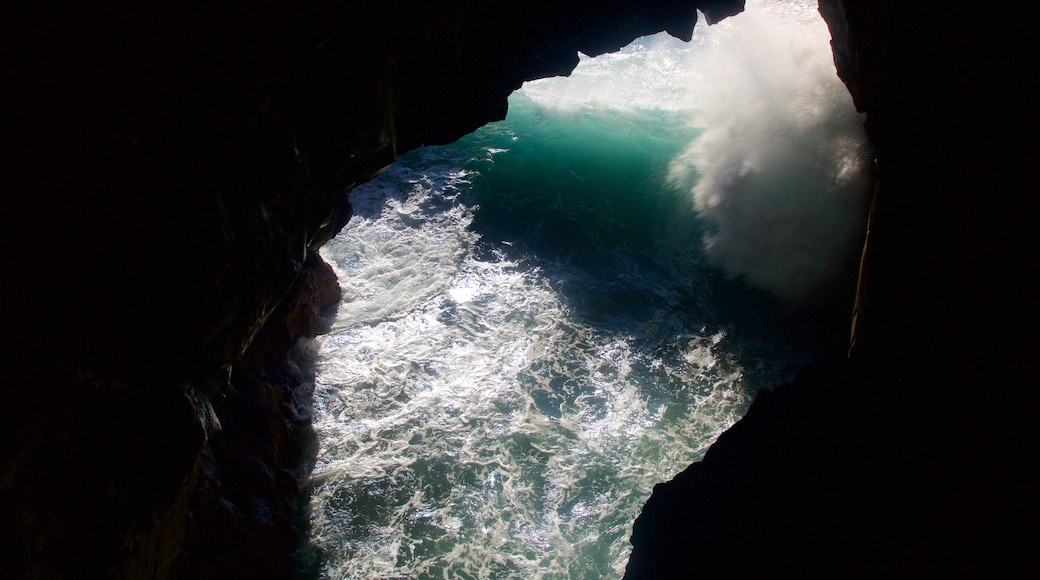 Los Hervideros Caves showing surf