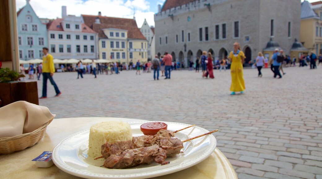 Tallinn showing food and a square or plaza