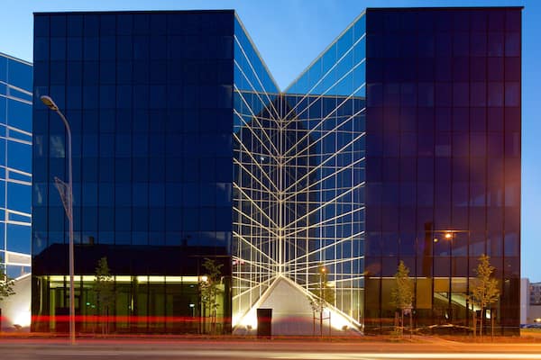 Einkaufszentrum Rotermanni mit einem moderne Architektur und bei Nacht