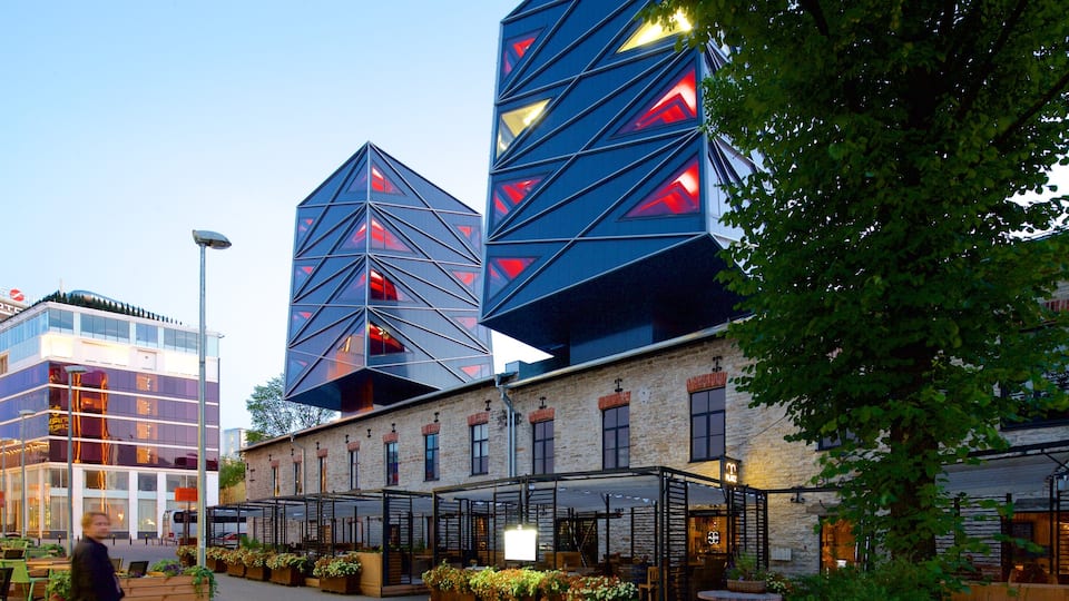 Centro commerciale Rotermanni che include architettura moderna