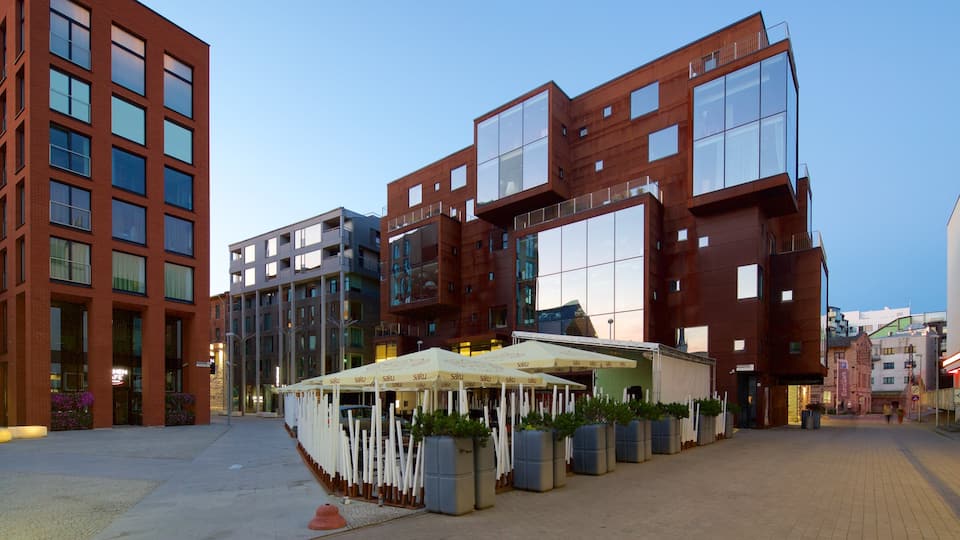 Centro commerciale Rotermanni che include architettura moderna