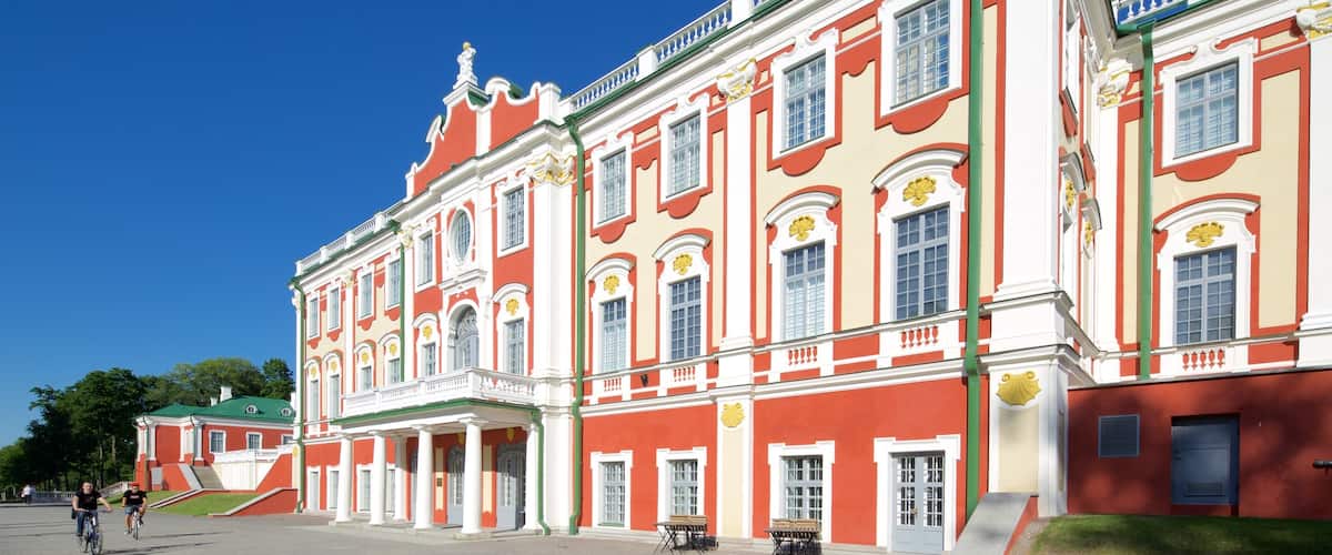 Kadriorg Palace showing heritage elements, chateau or palace and heritage architecture