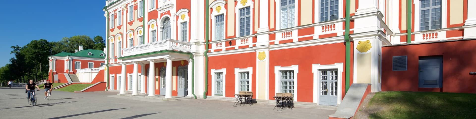 Kadriorg Palace showing heritage elements, chateau or palace and heritage architecture