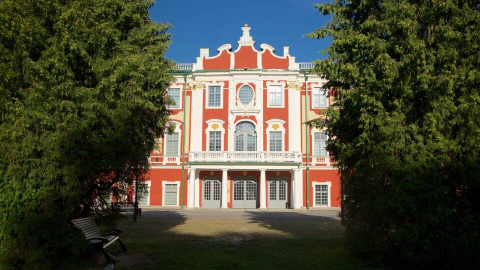 Kadriorg Palace showing heritage architecture, heritage elements and a castle
