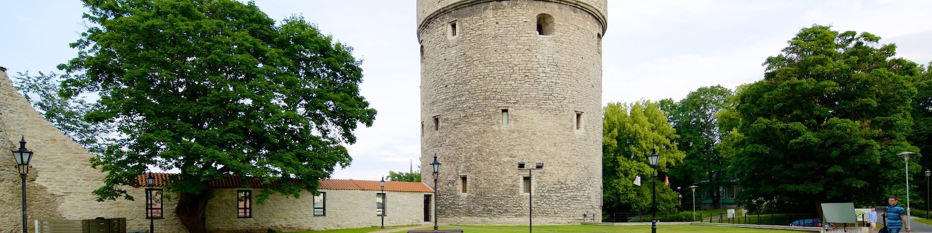Kiek in de Kok mettant en vedette patrimoine historique et jardin