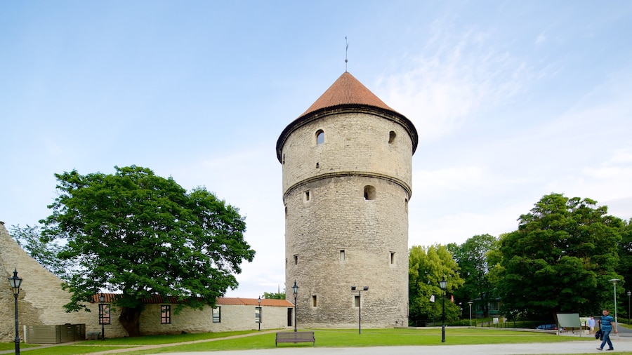Kiek in de Kok and Bastion Passages Museum featuring a garden and heritage elements