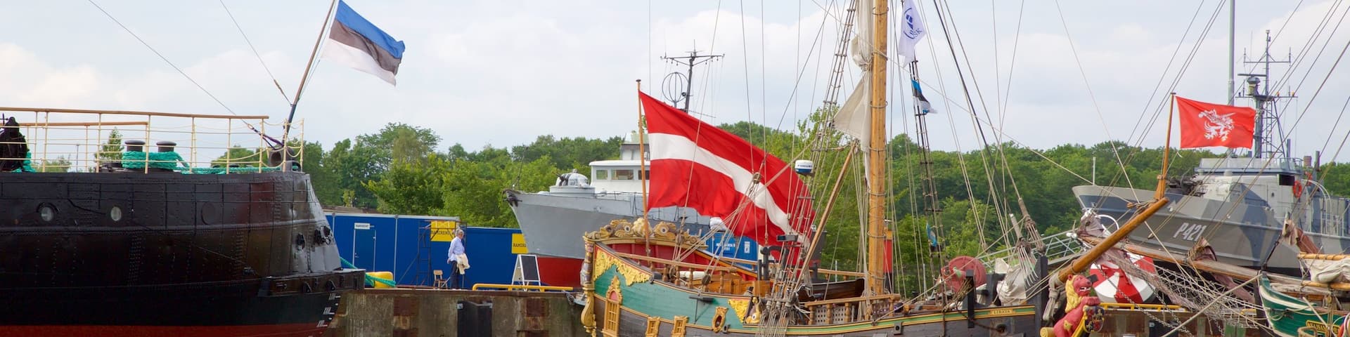 Tallinn som inkluderar en hamn eller havsbukt och bÄtkörning