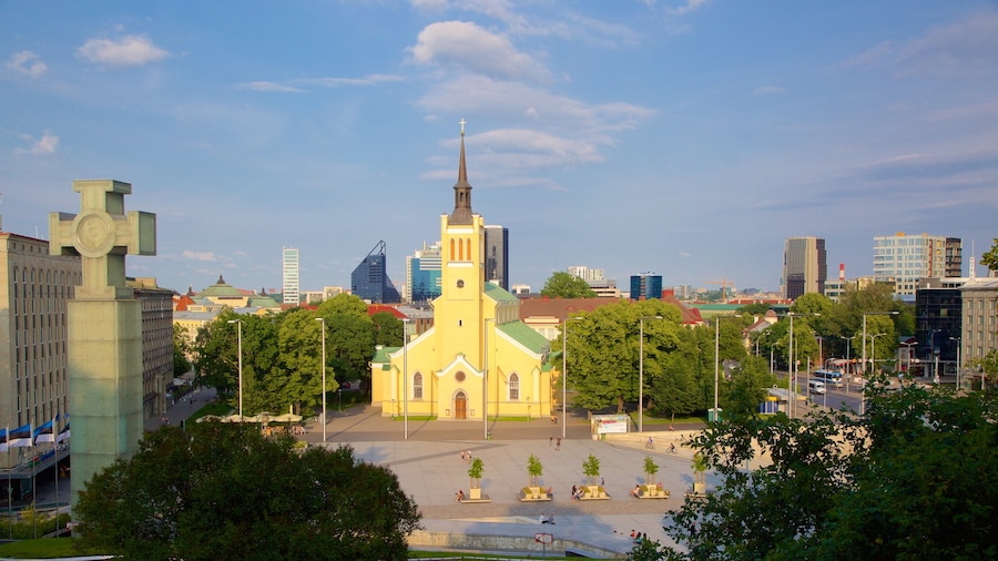 Tallinn che include architettura d\'epoca e piazza