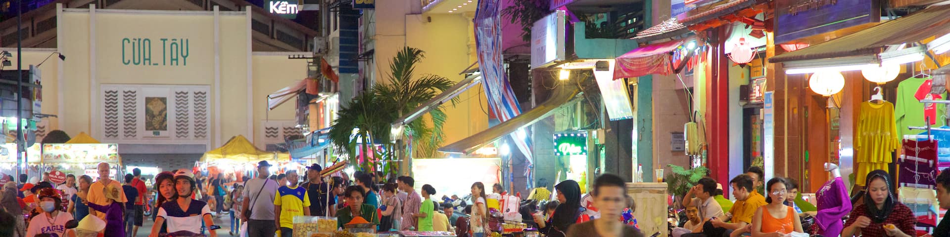 Mercado Ben Thanh ofreciendo mercados, escenas urbanas y escenas nocturnas