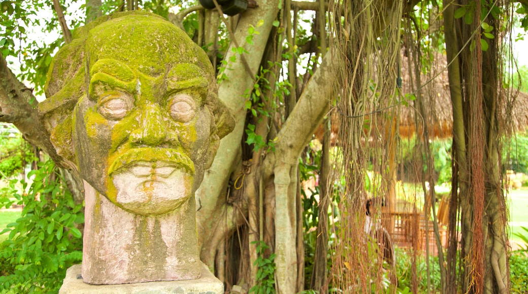 Ho Chi Minh City showing a statue or sculpture and a park