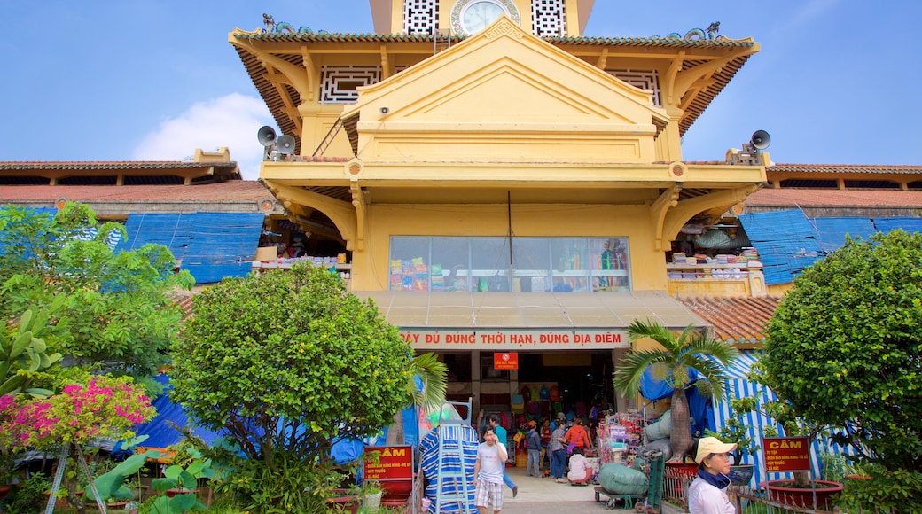 Cholon que incluye un templo o sitio de culto