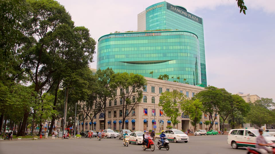 Diamond Plaza featuring heritage architecture, street scenes and a square or plaza