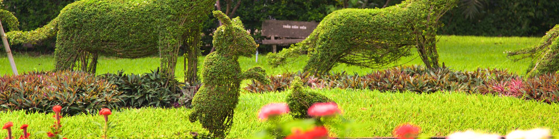 Saigon Zoo and Botanic Garden featuring zoo animals and a park