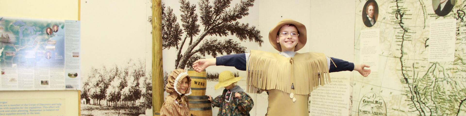 Jasper which includes a fountain and interior views