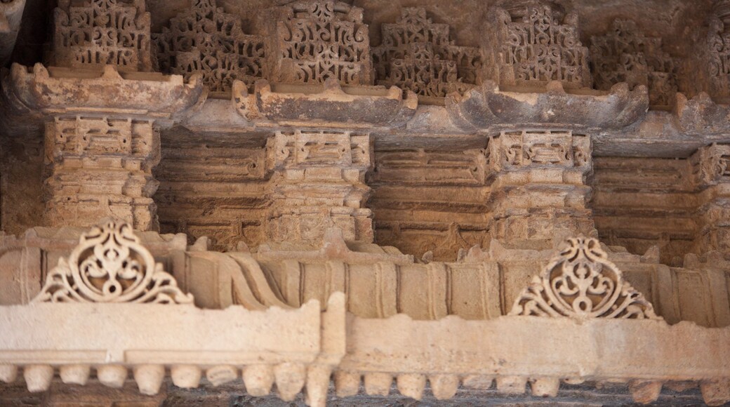Adalaj Vav showing heritage architecture