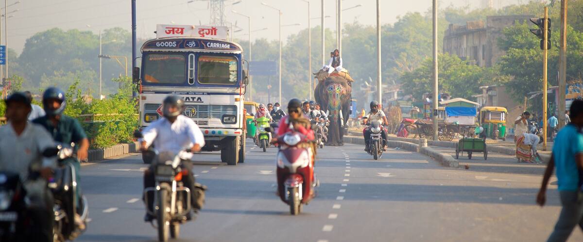 Gujarat featuring street scenes