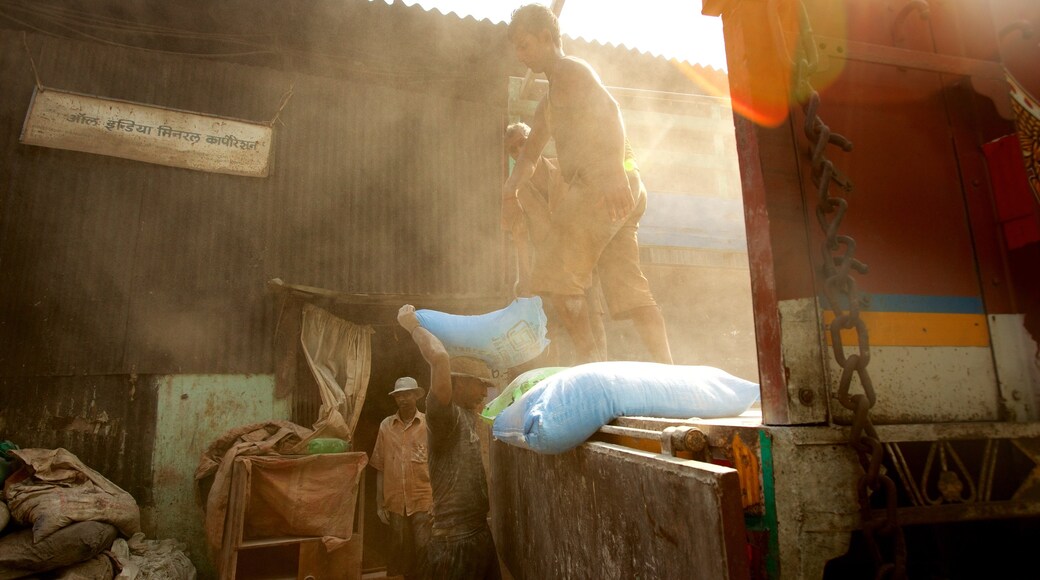 Dharavi en ook een klein groepje mensen