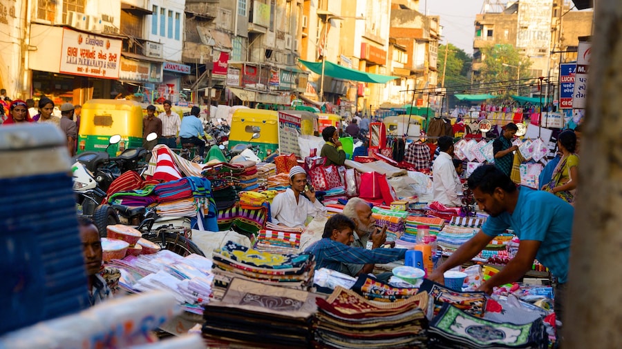 Chợ Manek Chowk cho thấy chợ và thành phố
