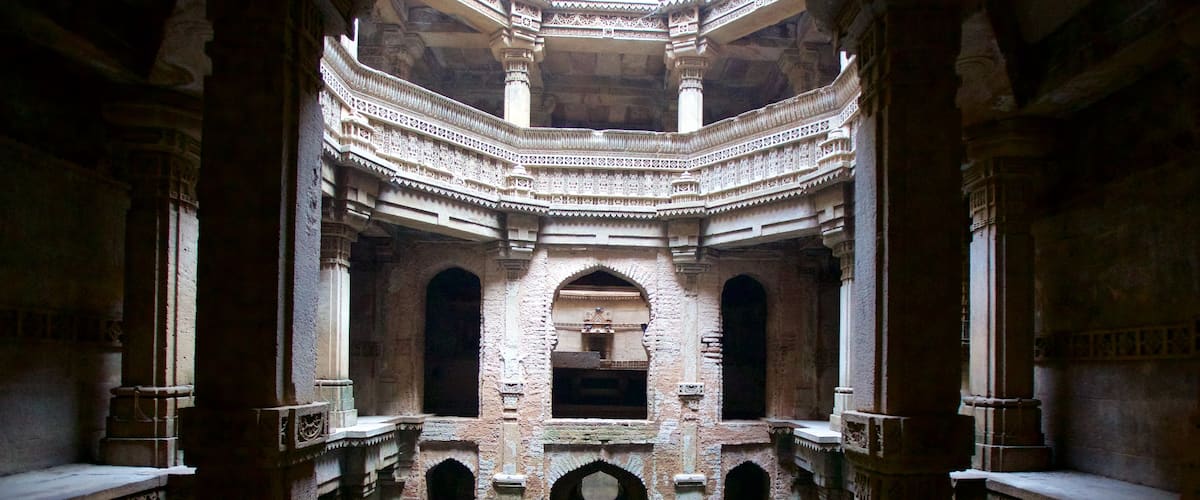 Adalaj Vav featuring heritage elements, interior views and heritage architecture