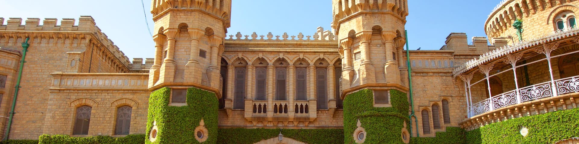 Bangalore Palace which includes heritage elements, a castle and heritage architecture