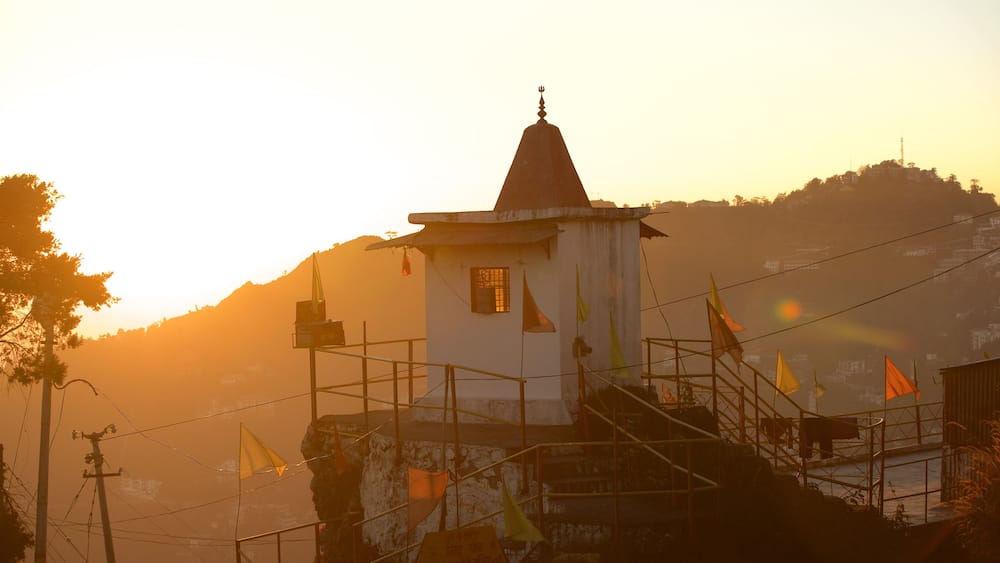 Gun Hill qui includes coucher de soleil