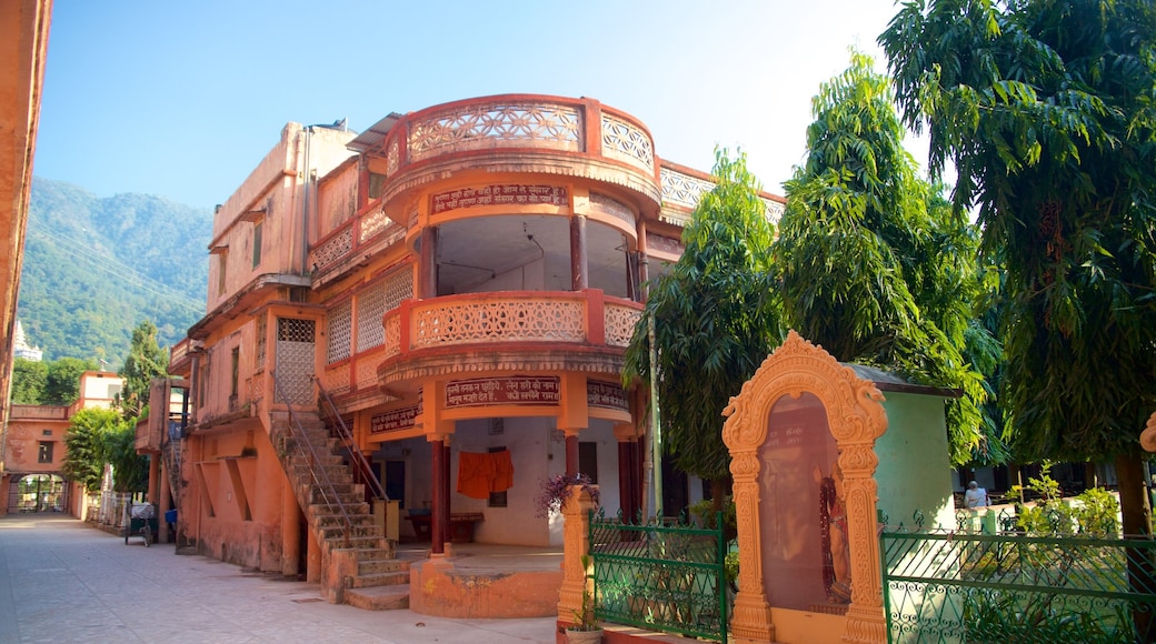 Parmarth Niketan featuring a small town or village