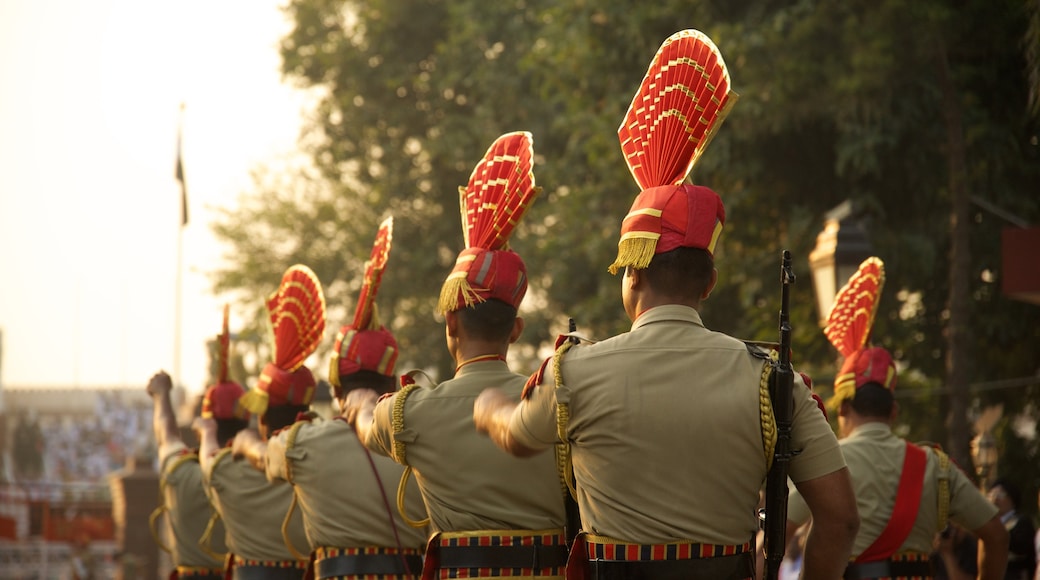 Amritsar mostrando artículos militares