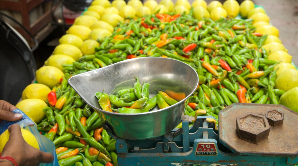 Katra Jaimal Singh Market showing markets