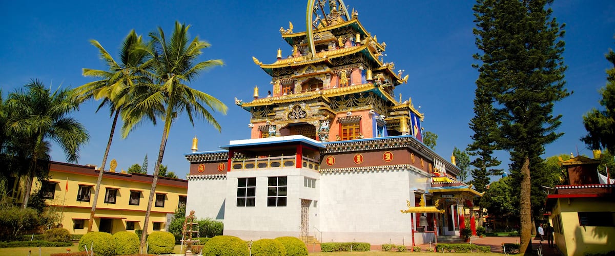 Golden Temple showing a temple or place of worship