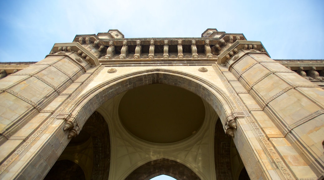 Gateway of India showing heritage elements and heritage architecture