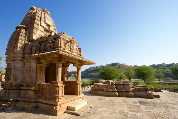 Nagda welches beinhaltet Geschichtliches, historische Architektur und Tempel oder Andachtsstätte