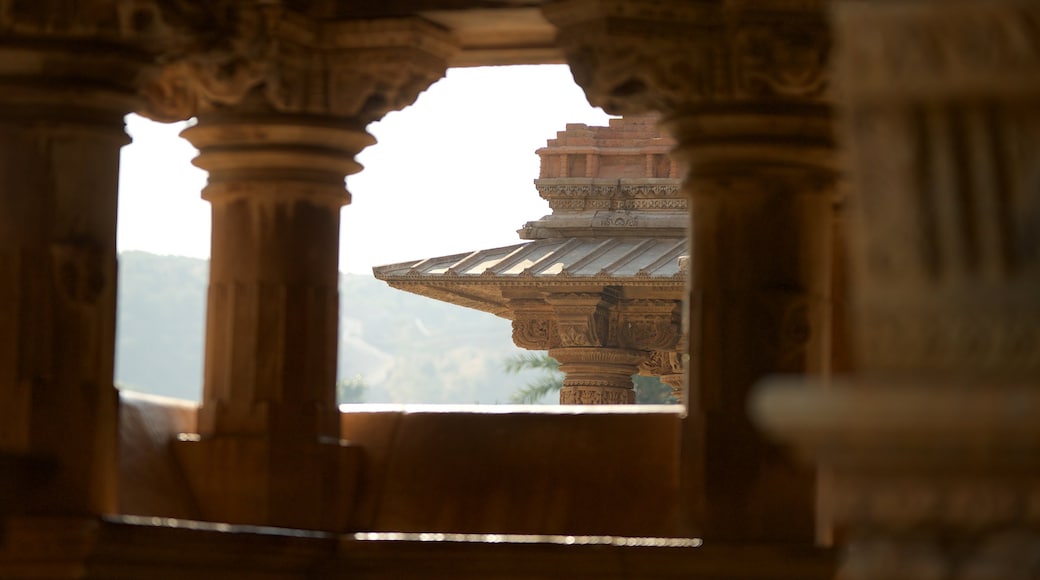 Nagda showing heritage elements, a temple or place of worship and heritage architecture