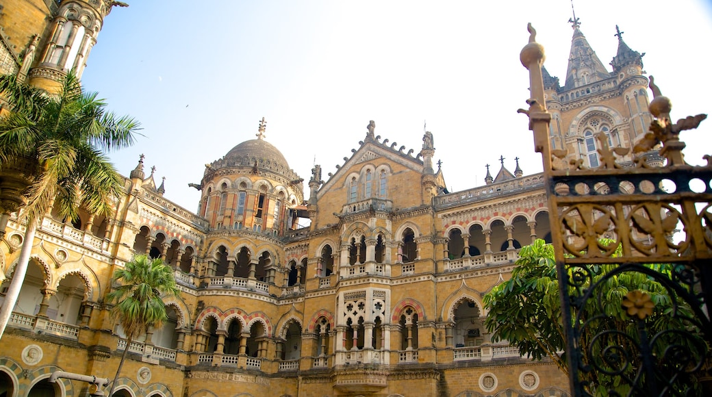 Chhatrapati Shivaji Terminus og byder på historiske bygningsværker og kulturarvsgenstande