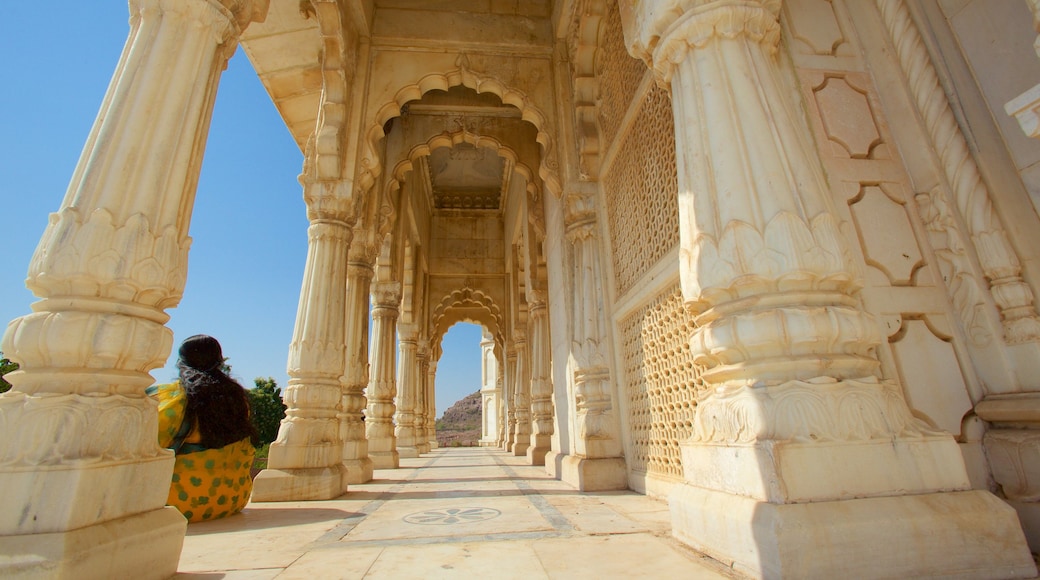 Jaswant Thada som inkluderar historiska element och historisk arkitektur