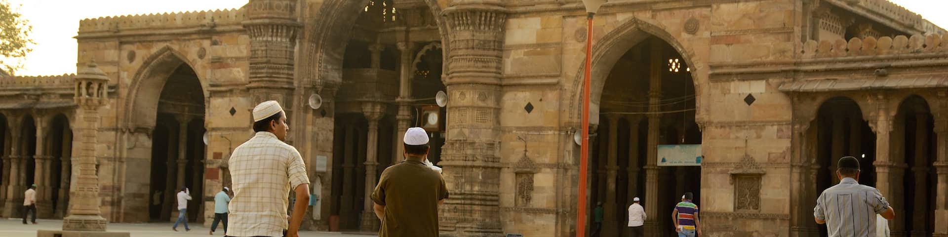 Jama Masjid Mosque which includes a mosque, heritage architecture and heritage elements
