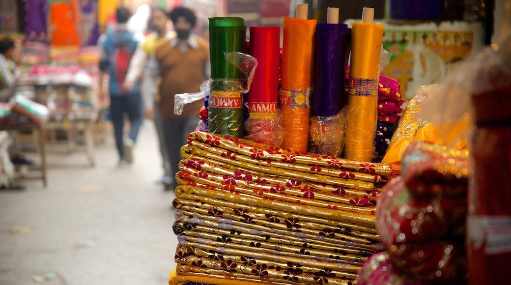 Katra Jaimal Singh-markt toont markten