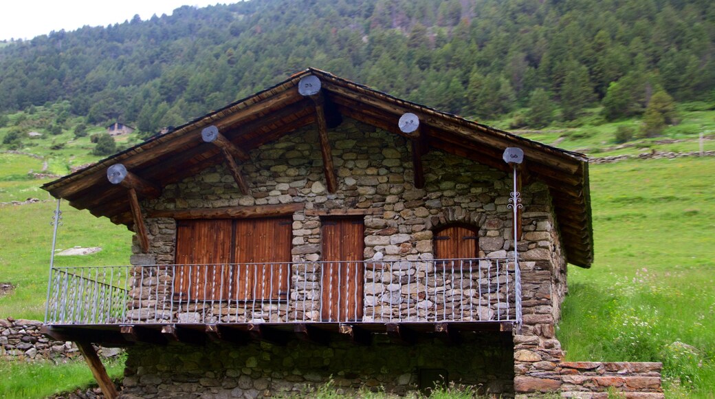 Soldeu showing a house and tranquil scenes