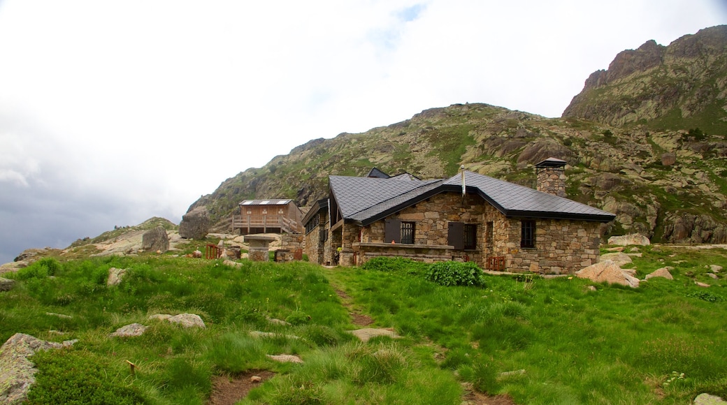 Soldeu showing tranquil scenes and a house