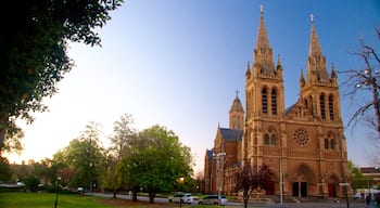 St Peter\'s Cathedral som inkluderar religiösa element, historiska element och en kyrka eller katedral