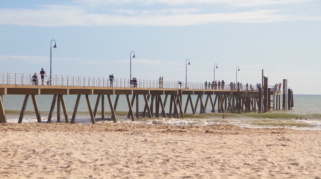 Glenelg Jetty presenterar kustutsikter, en strand och utsikter