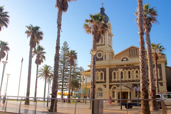 Adelaide welches beinhaltet historische Architektur und Platz oder Plaza