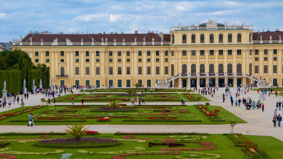 Schonbrunn which includes flowers, heritage elements and heritage architecture