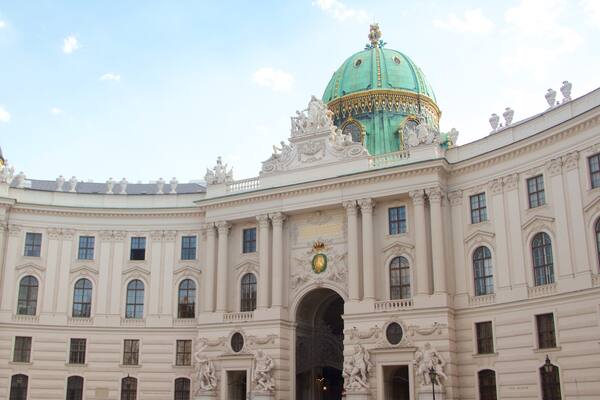 Michaelerplatz welches beinhaltet historische Architektur, Geschichtliches und Palast oder Schloss