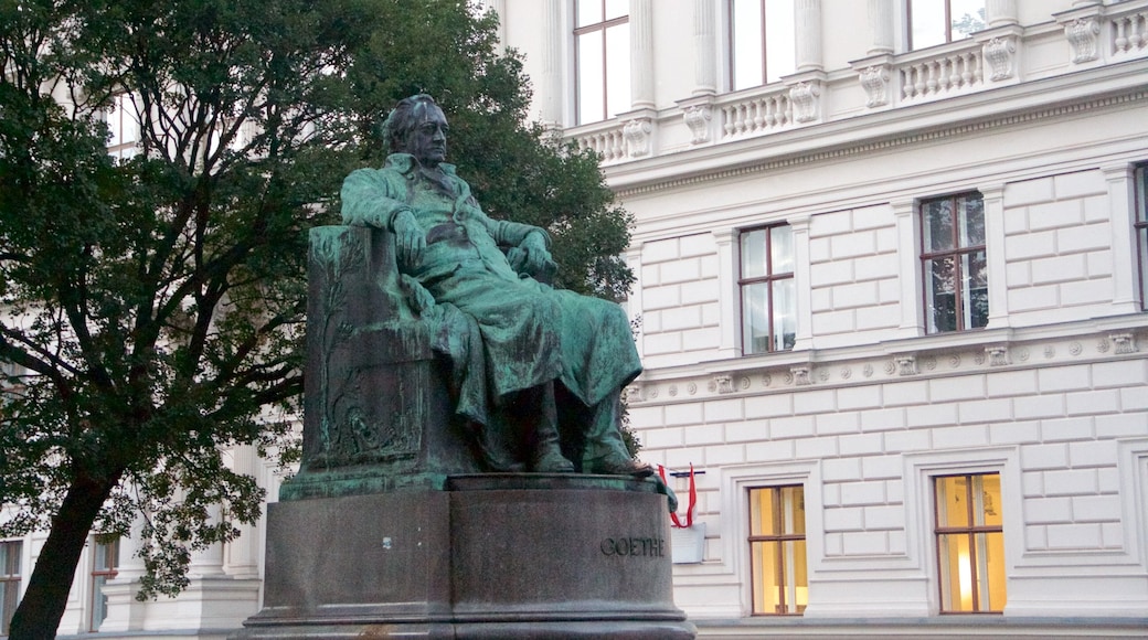Vienne qui includes statue ou sculpture