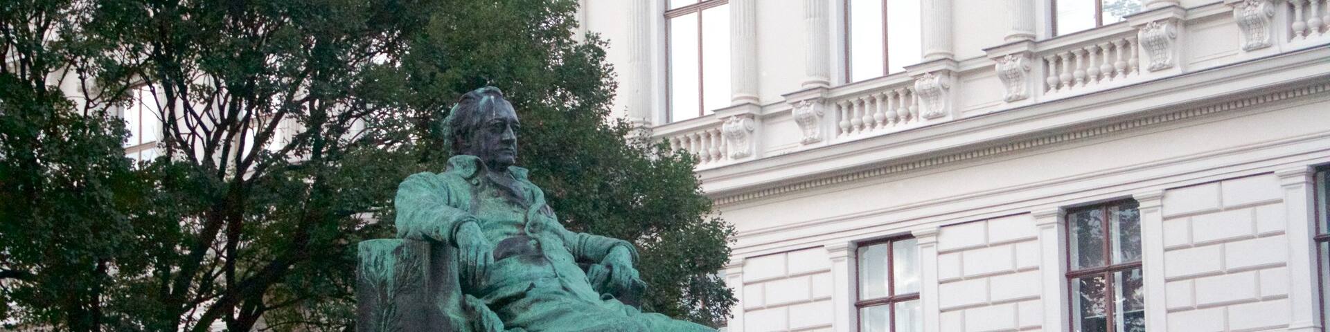 Vienne qui includes statue ou sculpture