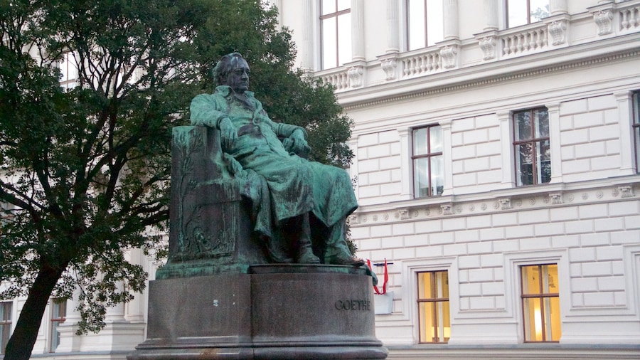 Vienne qui includes statue ou sculpture