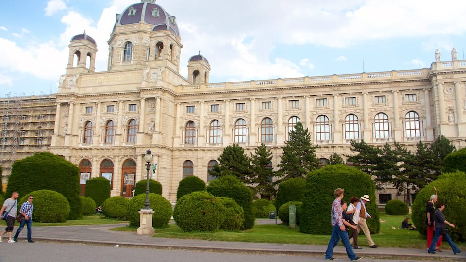 Vienna which includes heritage architecture and heritage elements