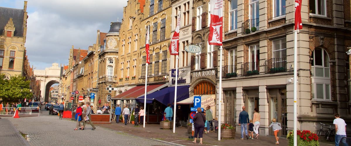 Grote Markt ofreciendo un parque o plaza y patrimonio de arquitectura