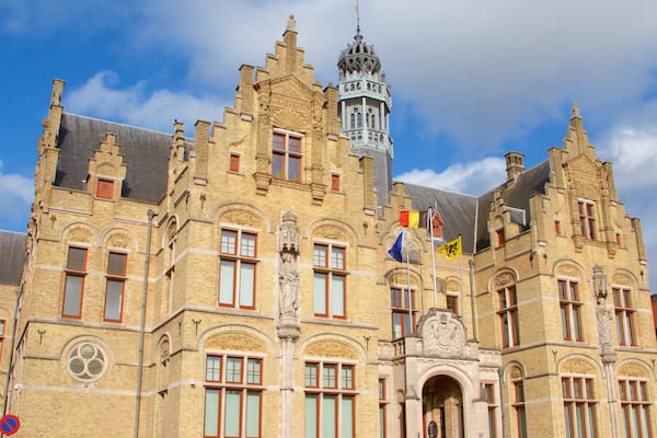 Grote Markt das einen Geschichtliches und historische Architektur