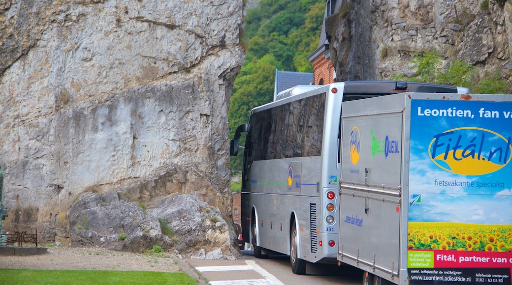 Dinant qui includes gorge ou canyon et visite